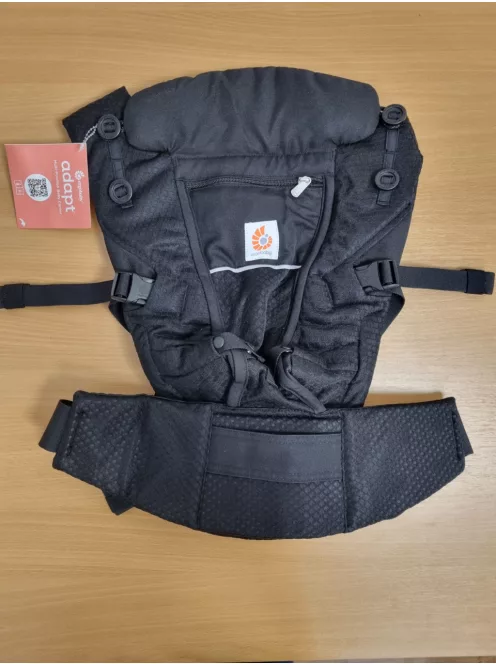 Ergobaby Adapt babahordozó újszülötteknek,  3 pozíció hason, csípőn, háton, születéstől 0–48 hónapos korig OUTLET termék