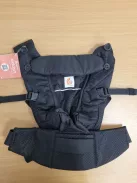Ergobaby Adapt babahordozó újszülötteknek,  3 pozíció hason, csípőn, háton, születéstől 0–48 hónapos korig OUTLET termék