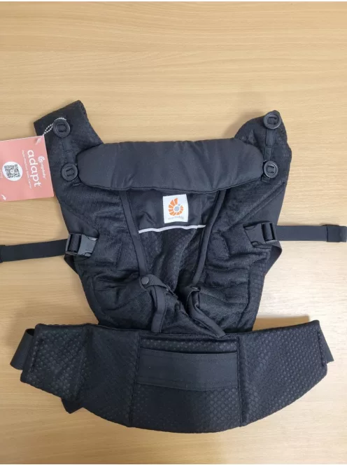 Ergobaby Adapt babahordozó újszülötteknek,  3 pozíció hason, csípőn, háton, születéstől 0–48 hónapos korig OUTLET termék