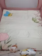 Lionelo Mille plus 100x100 cm hordozható kiságy, 4db kis plüssel OUTLET termék