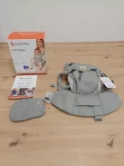 Ergobaby Omni Classic hordozó újszülötteknek és kisgyermekeknek, 0–48 hónapos korig, csípőbarát minősítésével rendelkezik OUTLET termék