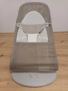 BabyBjörn Balance Soft baba pihenőszék, hálós anyag, szürke-bézs/fehér OUTLET termék