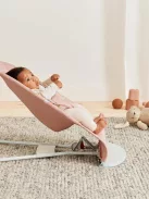 BabyBjörn Balance Soft babapihenőszék, puder rózsaszín OUTLET termék