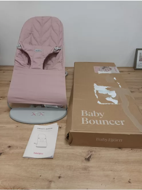 BabyBjörn Balance Soft babapihenőszék, puder rózsaszín OUTLET termék