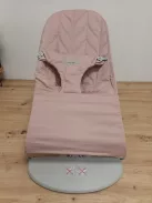 BabyBjörn Balance Soft babapihenőszék, puder rózsaszín OUTLET termék