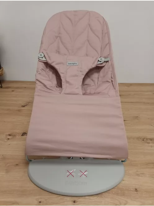 BabyBjörn Balance Soft babapihenőszék, puder rózsaszín OUTLET termék