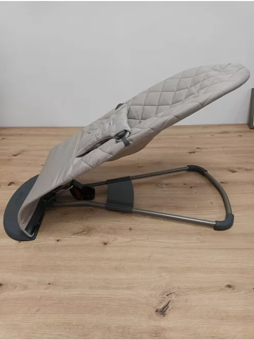 BabyBjörn Balance Soft babapihenőszék, hálós anyag, szürke-bézs/fehér OUTLET termék