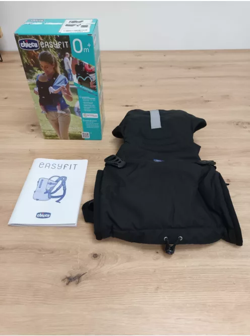 Chicco Easyfit ergonomikus babahordozó újszülötteknek születéstől 9 kg-ig, anya felé és menetirányba néző pozícióval, fej- és nyaktámasszal OUTLET termék