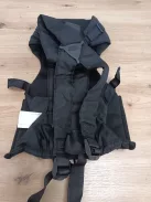 Chicco Easyfit ergonomikus babahordozó újszülötteknek születéstől 9 kg-ig, anya felé és menetirányba néző pozícióval, fej- és nyaktámasszal OUTLET termék
