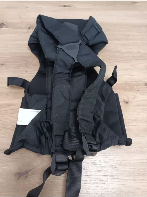 Chicco Easyfit ergonomikus babahordozó újszülötteknek születéstől 9 kg-ig, anya felé és menetirányba néző pozícióval, fej- és nyaktámasszal OUTLET termék