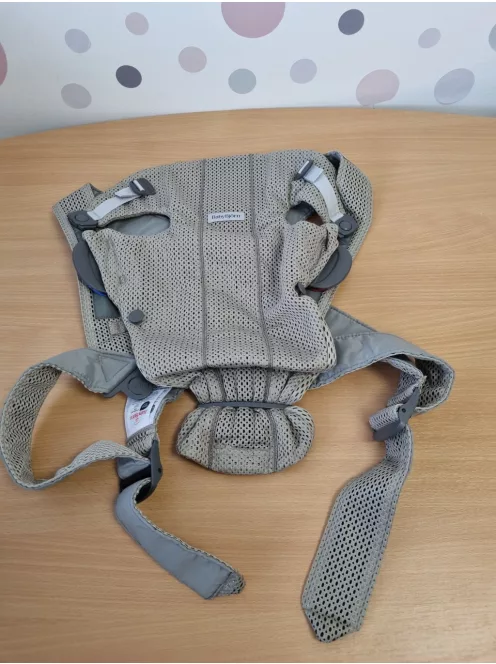 BABYBJÖRN Mini babahordozó 3D Mesh, bézs színű OUTLET termék