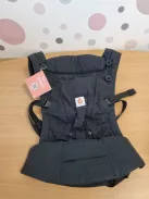 Ergobaby Adapt babahordozó újszülöttkortól, 0–48 hónap fekete szìnű OUTLET termék