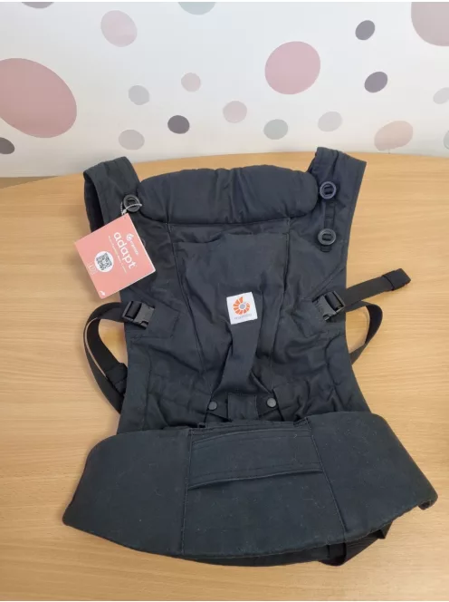 Ergobaby Adapt babahordozó újszülöttkortól, 0–48 hónap fekete szìnű OUTLET termék