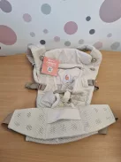Ergobaby Adapt babahordozó újszülöttkortól, 0–48 hónapos korig világos barna szìnű OUTLET termék