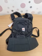 Ergobaby Adapt babahordozó újszülöttkortól, 0–48 hónap fekete szìnű OUTLET termék
