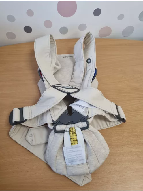 BABYBJÖRN Mini babahordozó, 3D Jersey, világosbézs OUTLET termék