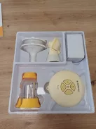 Medela Swing Flex elektromos mellszívó – kompakt kialakítás – PersonalFit Flex mellszívó tölcsérekkel és Medela OUTLET termék