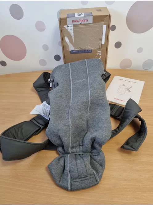 BABYBJÖRN Mini babahordozó, 3D Jersey, sötétszürke OUTLET termék