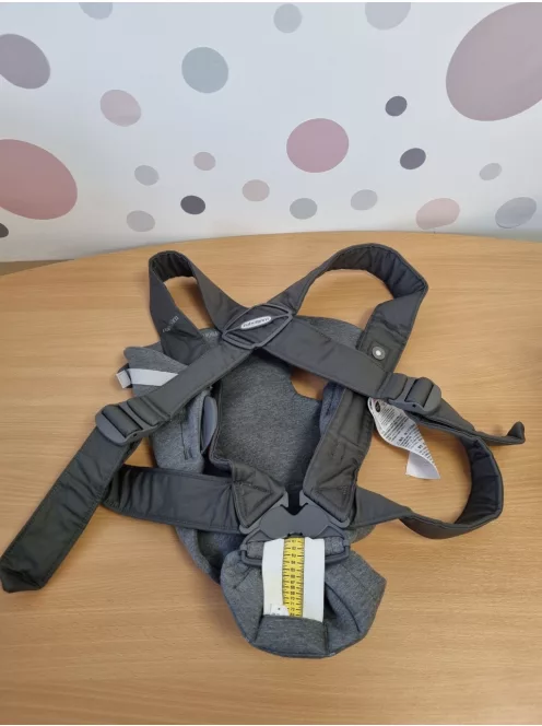 BABYBJÖRN Mini babahordozó, 3D Jersey, sötétszürke OUTLET termék