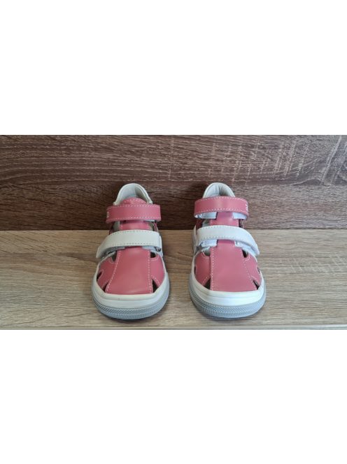 Asso bőr lányka zárt orrú szandálcipő 20-as méret